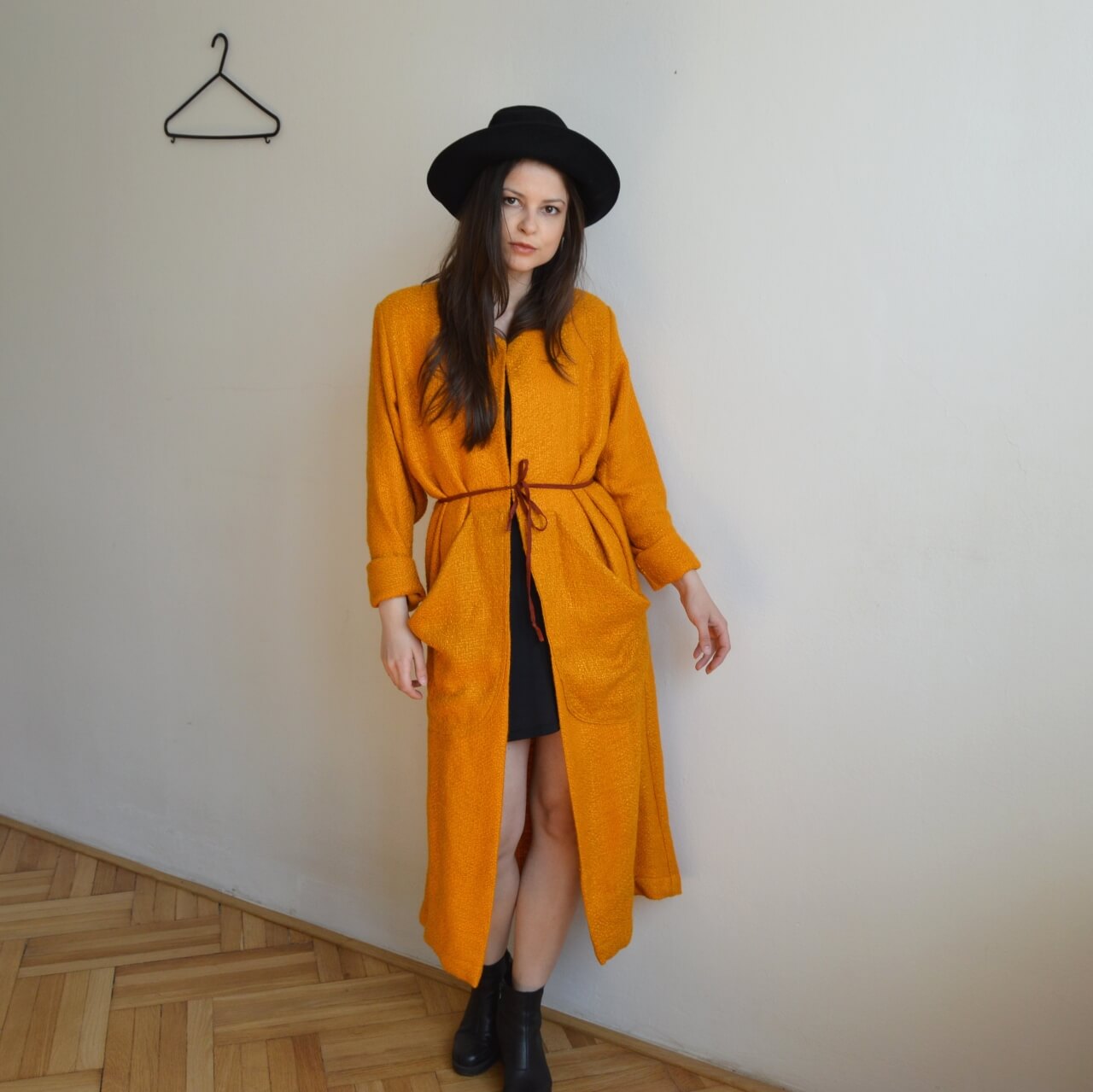 Oranžový slow fashion kabát Praha