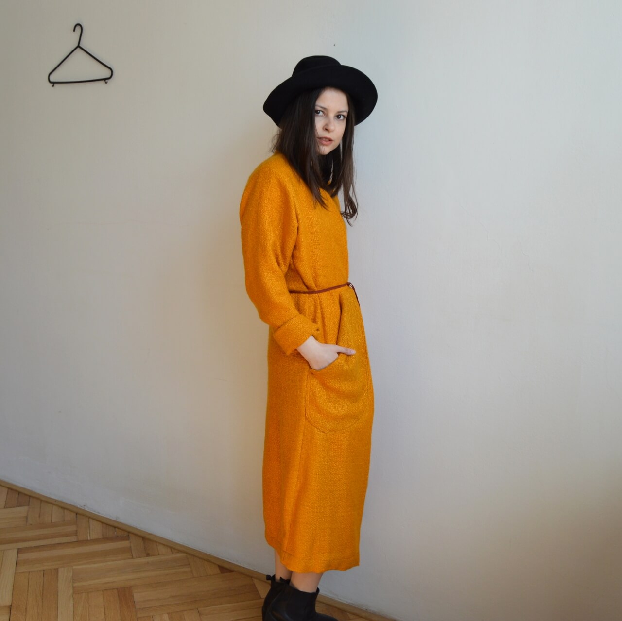 Oranžový kabát od české značky