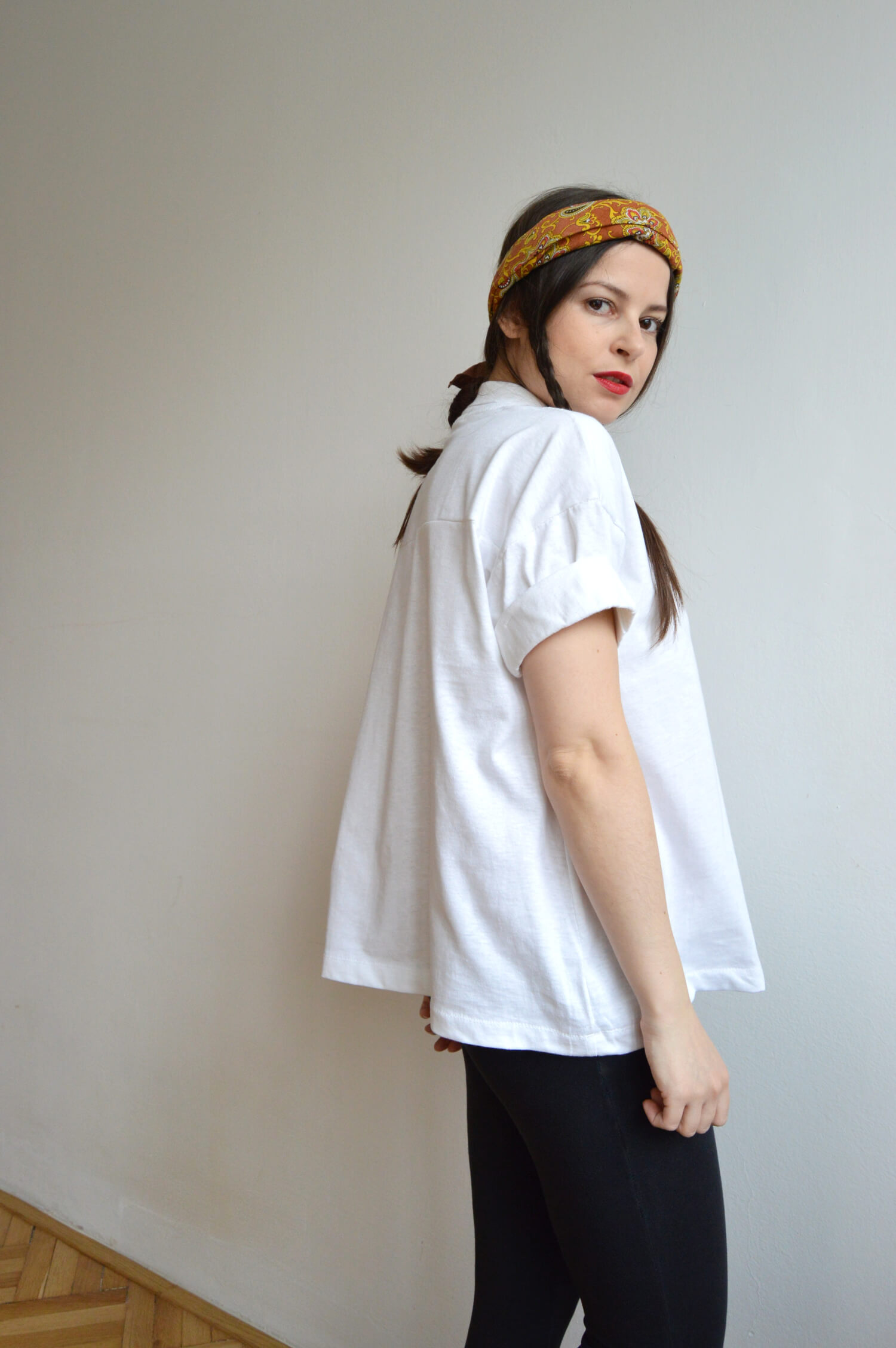 Bílé dámské upcyklované tričko s krátkým rukávem