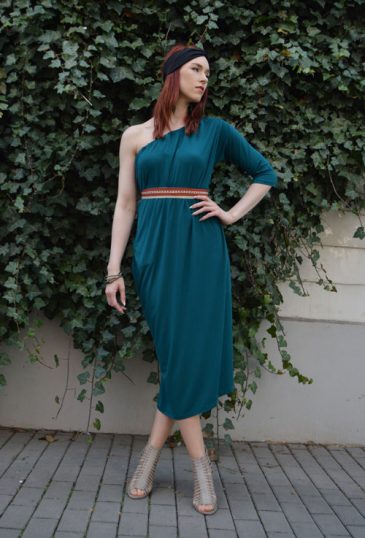 Emerald reversible dress with one sleeve Model is wearing reversible emerald midi dress with one sleeve